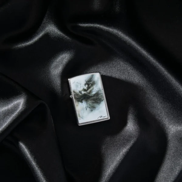 49766 Zippo tulemasin Luis Royo Design - Image 7